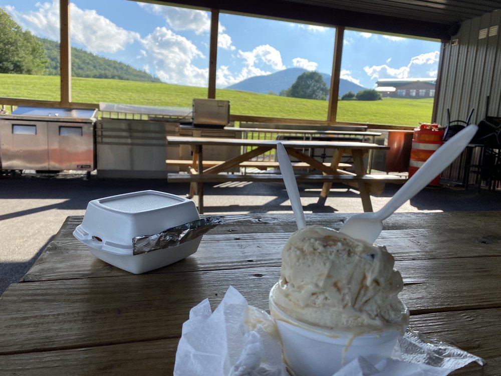 SUNDAES RESTAURANT & ICE CREAM PARLOR 11 Photos & 22 Reviews