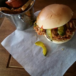 Café Franklin - Pulled pork burger.