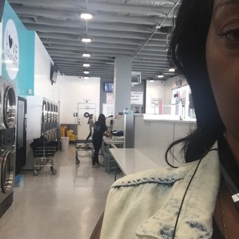 Love Laundry - They have people here to wash your clothes for you lazy ass people who can't wash your own! - Laundromat Near Me - Sacramento, California