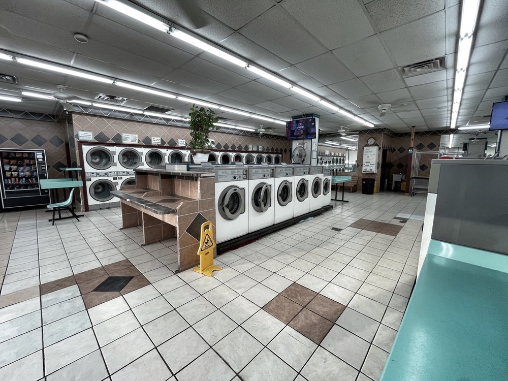 EXPRESS COIN LAUNDRY 1227 Dundee Ave, Elgin, Illinois Laundromat