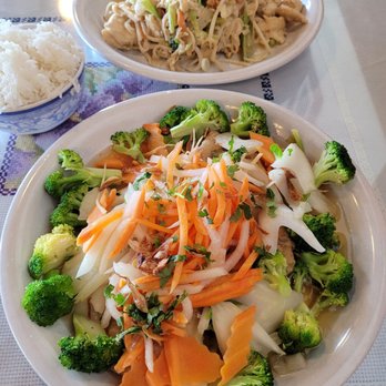 Asian Gourmet - Melbourne - Pad Thai Noodles& Crispy Fish - Vietnamese Near Me - Melbourne, Florida Asian Gourmet - Melbourne - Pad Thai Noodles& Crispy Fish - Vietnamese Near Me - Melbourne, Florida