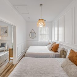 Front Street Inn - Hamptons Room Double Queen Suite