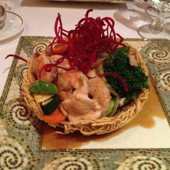 La Belle Thailandaise - Chicken, shrimp and vegetable stir fry on noodle - Thai Near Me - Montreal, Quebec