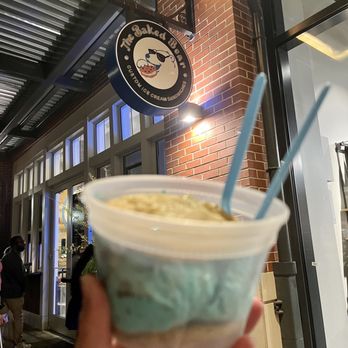 The Baked Bear - Bear Batter w/Chocolate Chip Cookie & White Chocolate Macadamia - Ice Cream & Frozen Yogurt Near Me - North Bethesda, Maryland