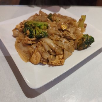 Thai Tamarind Restaurant - Pad see ewe - Thai Near Me - Belmont, California Thai Tamarind Restaurant - Pad see ewe - Thai Near Me - Belmont, California