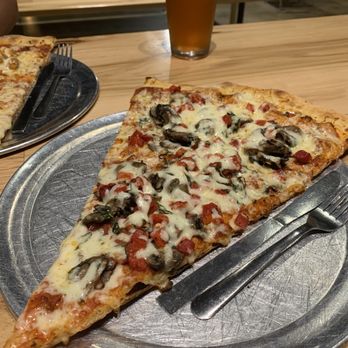Lazy Moon Pizza - Pizza Near Me - Orlando, Florida