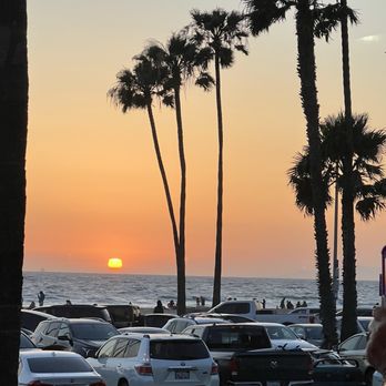 21 Oceanfront - Bar area - New American Near Me - Newport Beach, California
