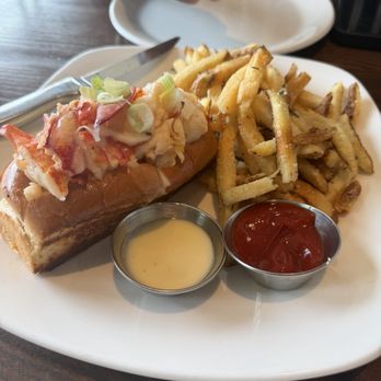 Burtons Grill & Bar - Lobster Roll (Warm) - New American Near Me - Gaithersburg, Maryland Burtons Grill & Bar - Lobster Roll (Warm) - New American Near Me - Gaithersburg, Maryland