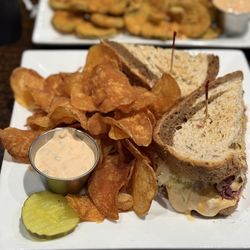 1916 Irish Pub - The Rebels Reuben with chips