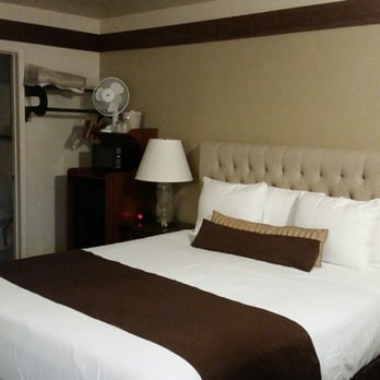 Lone Oak Lodge - Hotels Near Me - Monterey, California Lone Oak Lodge - Hotels Near Me - Monterey, California