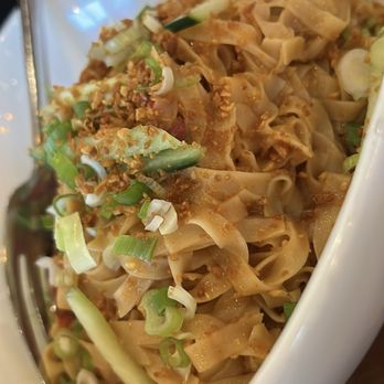 Chef Burma - Garlic noodles with bbq pork - Burmese Near Me - Sacramento, California Chef Burma - Garlic noodles with bbq pork - Burmese Near Me - Sacramento, California