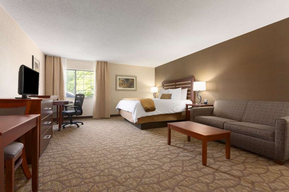 WYNDHAM GARDEN GRAND RAPIDS AIRPORT Updated August 2024 144 Photos & 76 Reviews 4495 28th
