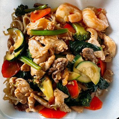 Wok-Inn Noodle by null