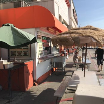 Kelly's Deli - Some tables right in front - Coffee & Tea Near Me - Concord, California