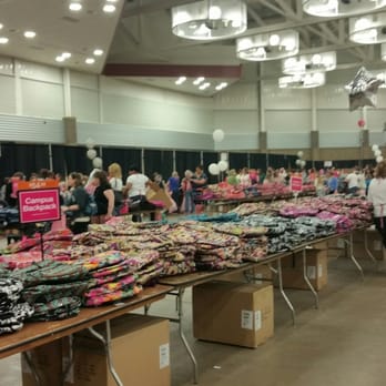 Vera Bradley Outlet Sale - Lots of VB - Outlet Stores Near Me - Fort Wayne, Indiana