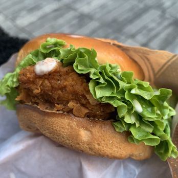 Jollibee - Chicken Sandwich Classic - Fast Food Near Me - New York, New York Jollibee - Chicken Sandwich Classic - Fast Food Near Me - New York, New York