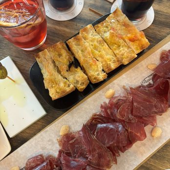 Celler Florida - Vermut, pa amb tomaque I cecina - Beer, Wine & Spirits Near Me - Barcelona, B Celler Florida - Vermut, pa amb tomaque I cecina - Beer, Wine & Spirits Near Me - Barcelona, B