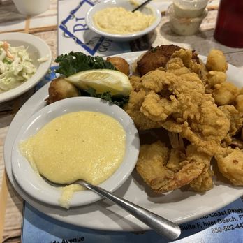 Capt's Table - Capt'n Hunter's Fried Seafood Platter - Seafood Near Me - Panama City, Florida