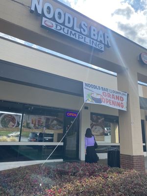 Noodls Bar & Dumpling by null