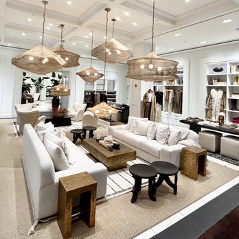 Banana Republic - Entrance - Women's Clothing Near Me - New York, New York Banana Republic - Entrance - Women's Clothing Near Me - New York, New York