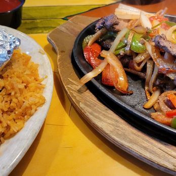 Nando's Mexican Cafe - Lunch steak fajitas - Mexican Near Me - Gilbert, Arizona