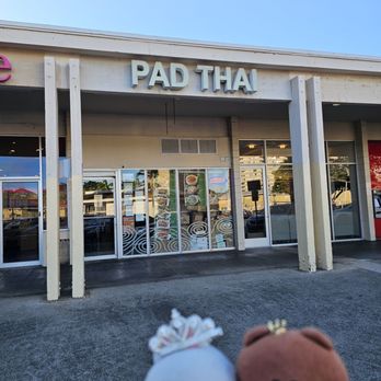Pad Thai - Outside - Thai Near Me - Honolulu, Hawaii
