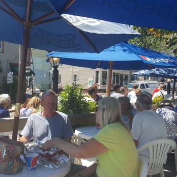 Red's Eats - Line already around corner at 1130 when opened! - Seafood Near Me - Wiscasset, Maine