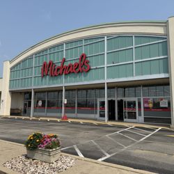 Michaels - Storefront in summer time.