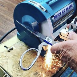 I SharpenIt Sharpening Service - Knife, scissor, clipper blade, surgical sharpening business since 2001. Quick, quality service with reasonable prices. Chk out our website