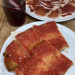 Ulisses - Jamon, pan con tomat, and sangria. Perfect afternoon treat!