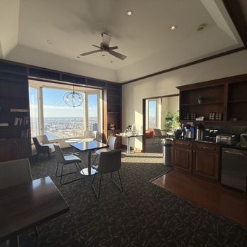 The Buckingham Hotel - Guest lounge - Hotels Near Me - Chicago, Illinois The Buckingham Hotel - Guest lounge - Hotels Near Me - Chicago, Illinois