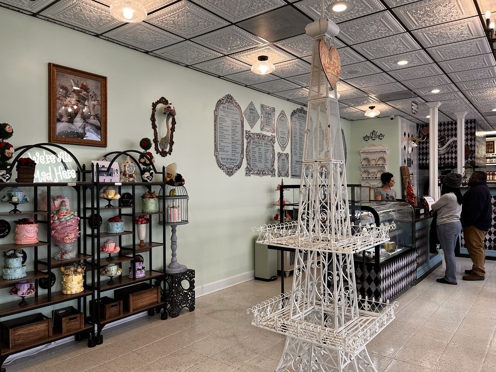 Mad Hatter Cafe & Confections Logo