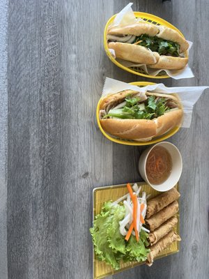 Van Banh Mi by null