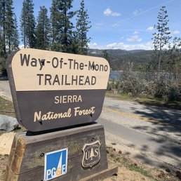 This trail is only nice half ways through. After while you come across burnt ruins from the fires :( This trail is only nice half ways through. After while you come across burnt ruins from the fires :(