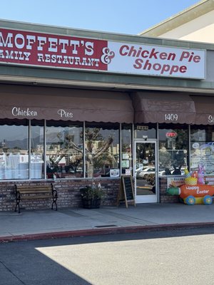 Moffett's Family Restaurant & Chicken Pie Shoppe by null