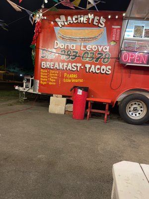 Machetes “Doña Leova” by null