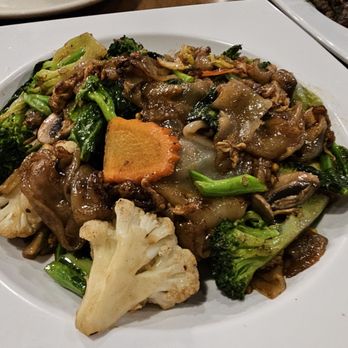 Thai Cuisine - PAD SEE-EW with veggies - Thai Near Me - Olney, Maryland