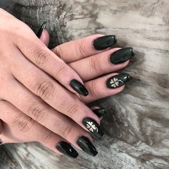 Sweet Banana Spa - Dark green acrylic nails with a gold four leaf clover for St. Patrick's Day - Day Spas Near Me - Fargo, North Dakota