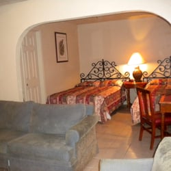 Cedar Sands Motel - Double bed suite... couch also pulls out to a bed.