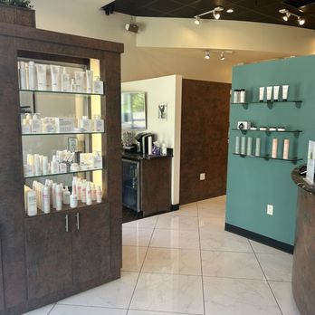 Refine Hair Salon - Entryway into the shop - Men's Hair Salons Near Me - Playa Vista, California Refine Hair Salon - Entryway into the shop - Men's Hair Salons Near Me - Playa Vista, California