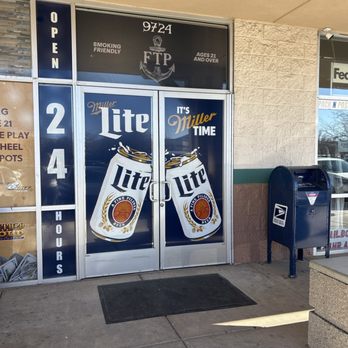 Flowing Tide Pub 10 - Separate entrance to lounge near the mailbox - Sports Bars Near Me - Sparks, Nevada