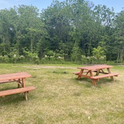 7-Eleven - Appreciate this outdoor seating option!