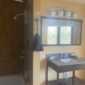The Morgan - Restroom - Hotels Near Me - San Simeon, California