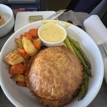 American Airlines - Business Class Lunch, Miami to Antigua, Beef Wellington - Airlines Near Me - Miami, Florida