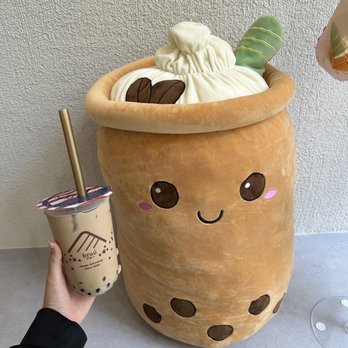 Bruu Cafe - Hazelnut Milk Tea w/ Almond Milk and Boba - Bubble Tea Near Me - Overland Park, Kansas