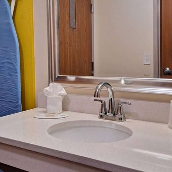 Days Inn - Guest room bath - Hotels Near Me - Grayson, Kentucky Days Inn - Guest room bath - Hotels Near Me - Grayson, Kentucky