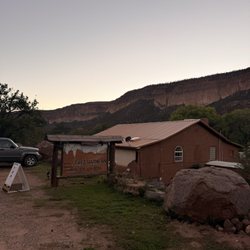 Jemez Canyon Inn - Right in the mountains. Amazing view