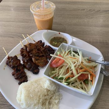 Rincome - I had the green papaya salad and pork sticks with their rice combos. This was my first time eating here and I enjoyed my lunch. - Thai Near Me - Northridge, California Rincome - I had the green papaya salad and pork sticks with their rice combos. This was my first time eating here and I enjoyed my lunch. - Thai Near Me - Northridge, California
