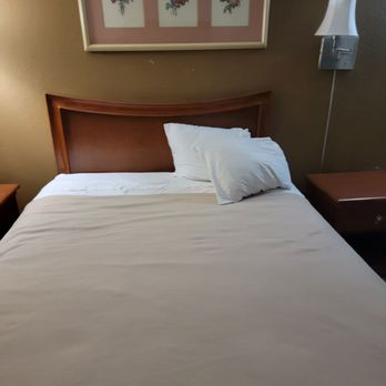 Rodeway Inn - Would love to post video of bed shaking - Hotels Near Me - Ephrata, Washington