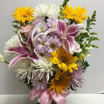 Roadrunner Florist - Such a beautiful arrangement to cheer up my sick friend :) - Florists Near Me - Phoenix, Arizona Roadrunner Florist - Such a beautiful arrangement to cheer up my sick friend :) - Florists Near Me - Phoenix, Arizona